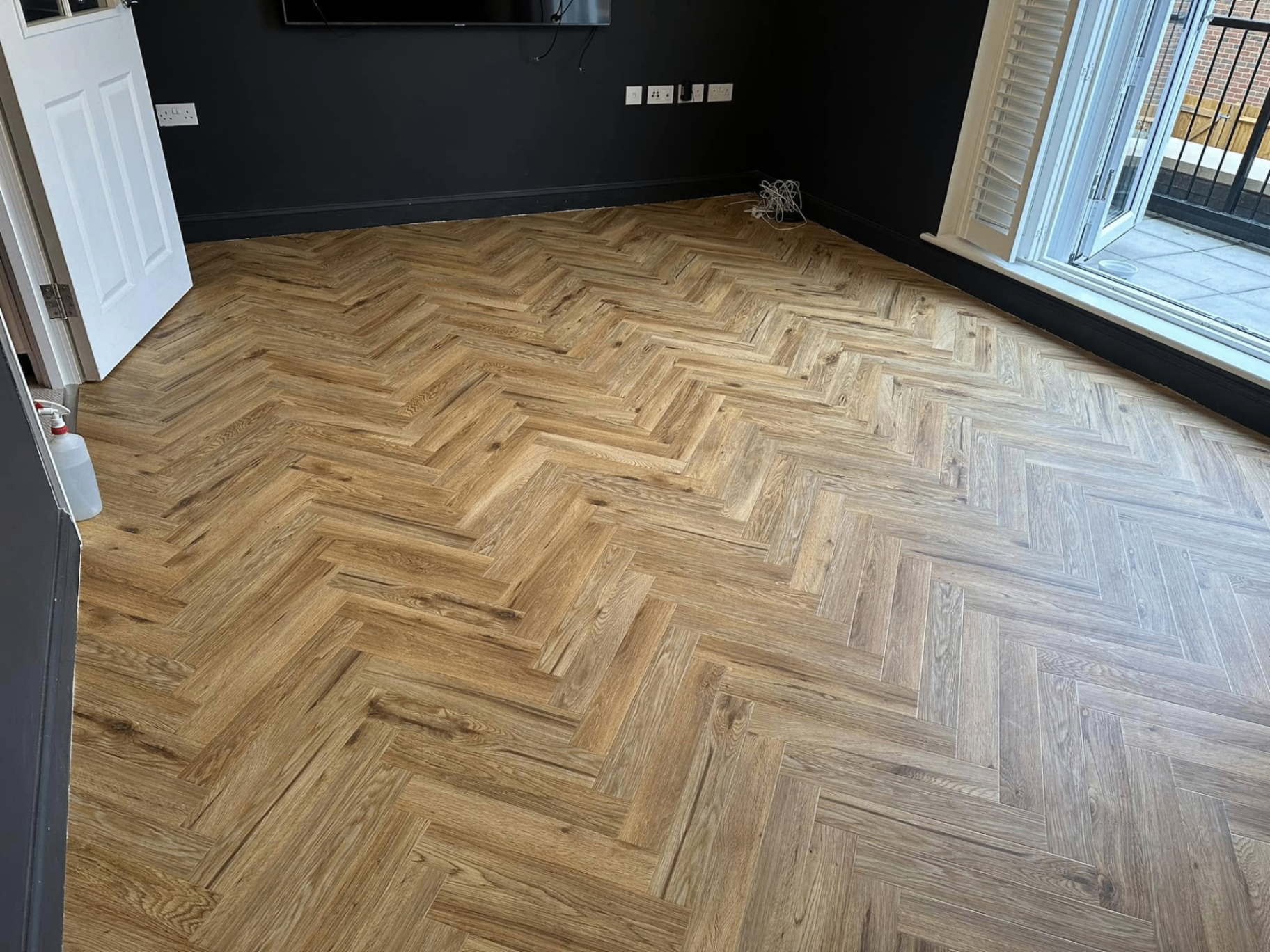Oak herringbone parquet in modern lounge